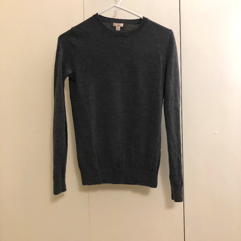 3/$20 gap gray knit sweater xs   3/$25